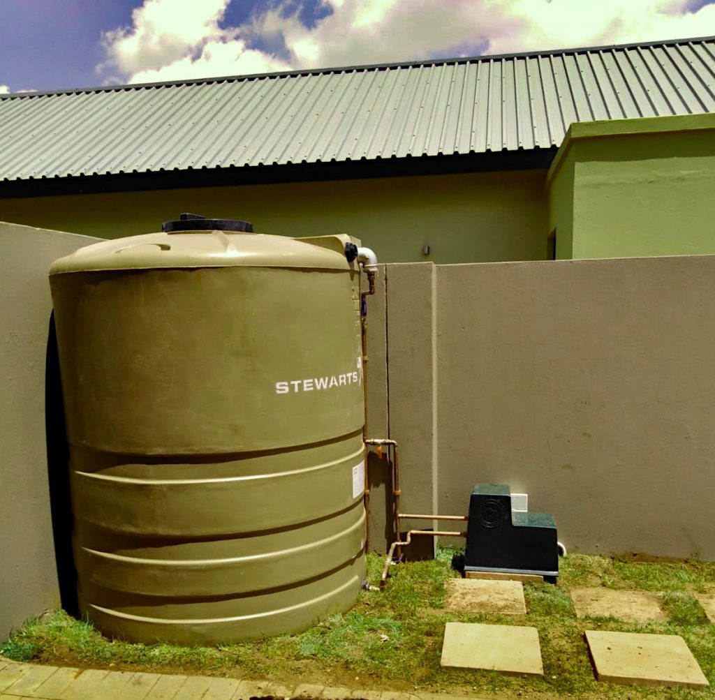 Water Tank with Pressure Pump